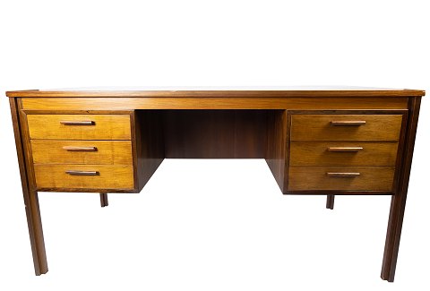 Desk in rosewood of danish design from the 1960s.
5000m2 showroom.