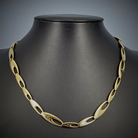 Georg Jensen, Regitze Overgaard; A "Zephyr" necklace of 18k gold #1500