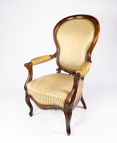Antik rokoko armstol af mahogni og polstret med stribet stof fra 1860erne. 
5000m2 udstilling.