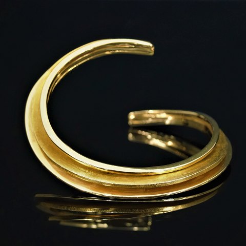 Anette Kræn; A bangle made in massive 14k gold