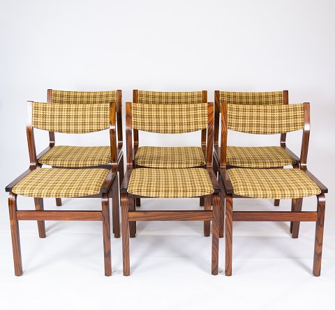 A set of six dining room chairs in rosewood and upholstered with yellow 
checkered fabric, of danish design from the 1960s.
5000m2 showroom.
