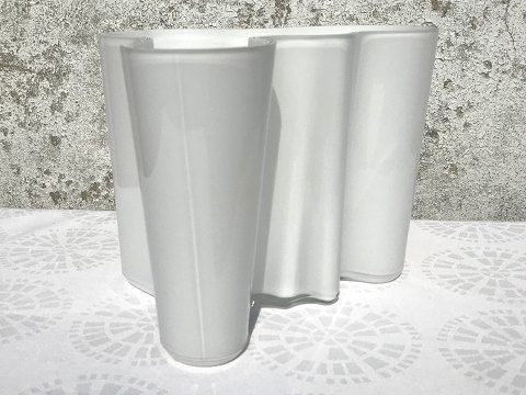 Iittala
Alvar Aalto vase
Opal white
* 500 kr