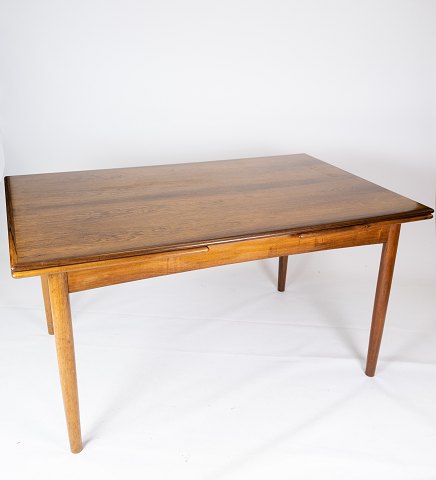 Dining table in rosewood with extensions of danish design from the 1960s.
5000m2 showroom.
