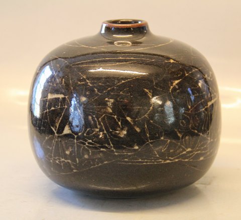 47 Kgl Kuglevase vase 16 x 17 cm med fugledekoration på mørk glasur  Nils 
Thorsson Kongelig Dansk Stentøj