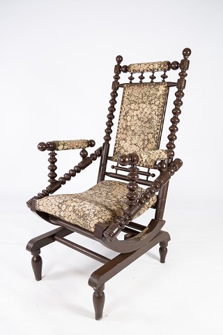 Antique rocking chair of painted wood with carvings and upholstered with 
original floral fabric from the 1880s.
5000m2 showroom.
