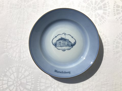 Bing & Grondahl
The castle set
Cake plate
# 616
*40 DKK