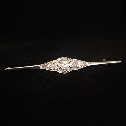 A diamond brooch of 14k gold and whithe gold, around 1910