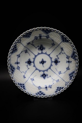 Royal Copenhagen Blue Fluted full lace deep plate. Dia.:23cm.
RC# 1/1079.