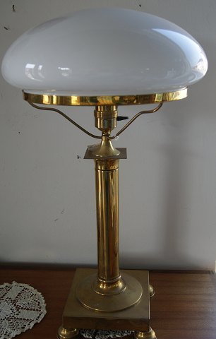 item no: be-bordlampe på 4-kantet fod