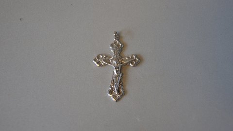 Elegant Cross in Silver