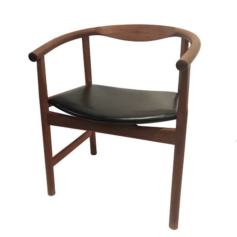 Hans J. Wegner; PP203 armstol i maghonie med sort læder