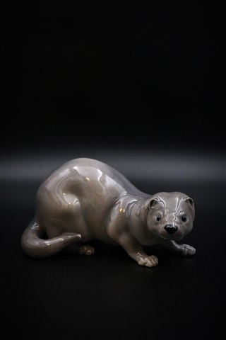 Royal Copenhagen porcelain figurine of gray mink. Design by Jeanne Grut. 
RC#2936/4654. 1.sort.
H:10cm. L:18cm.