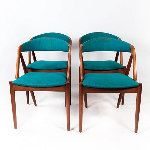A set of four dining room chairs, model 31, designed by Kai Kristiansen in 1956 
and manufactured by Schou Andersen in the 1960s. 
5000m2 showroom.