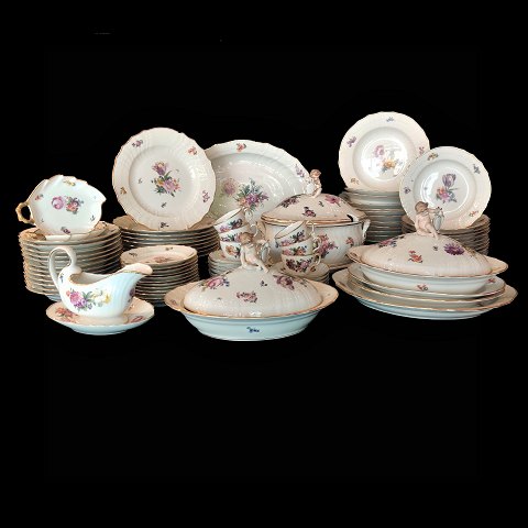 Royal Copenhagen, Tung Saksisk blomst porcelain; dinner set for 12 persons