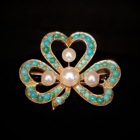 Th. Frederiksen; A 18k gold brooch set with pearls and turquoises