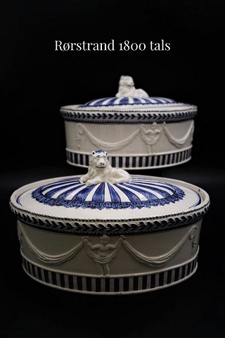 Swedish Rørstrand terrine in faience from the beginning of the 1800s with a lion 
on top of the lid in off-white / blue glaze with a really nice old patina.