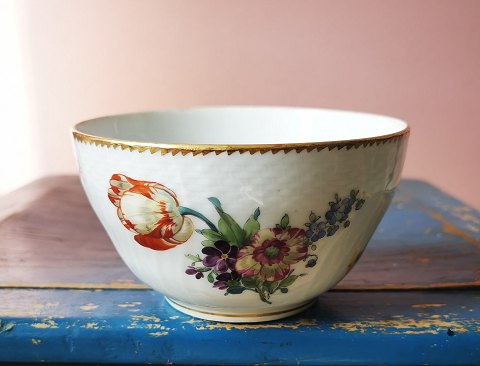 Bowl in Saxon Flower Royal Copenhagen