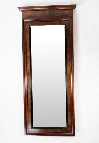 Tall mirror of mahogany, in great antique condition from the 1860s. 
5000m2 showroom.
