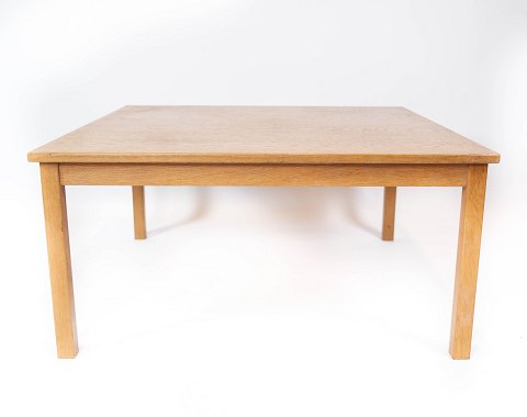 Coffee table in oak od Swedish design from the 1960s. 
5000m2 showroom.