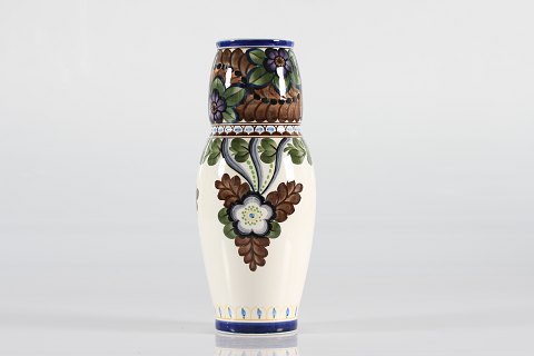 Royal Copenhagen
Aluminia
Vase
No. 1014/821