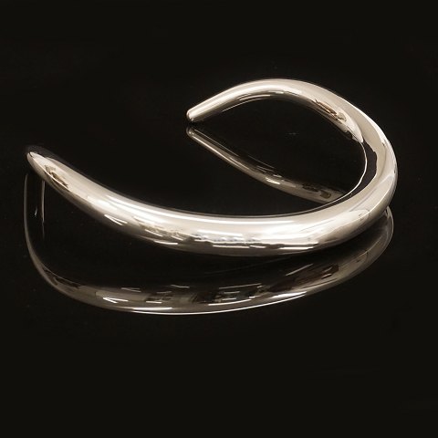 Anne Ammitzbøll for Georg Jensen: Bangle, 
Sterlingsilver. #A29. W inside: 12,5cm