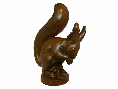 Svend Lindhardt
Large squirrel figurine