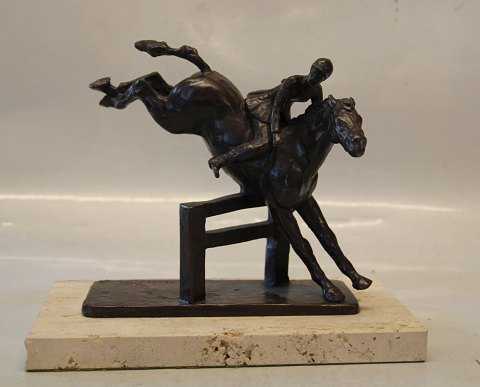 Springrytter i bronze på marmor plint 12.5 x 22 cm 19 cm høj Sterret Kelsey