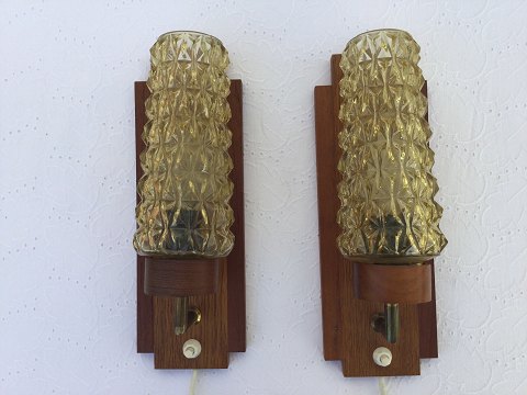 Wall lamps
Teak / glass
500 DKK for 2 pcs