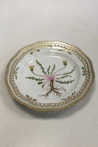 Royal Copenhagen Flora Danica Plate with pierced border No 20/3553