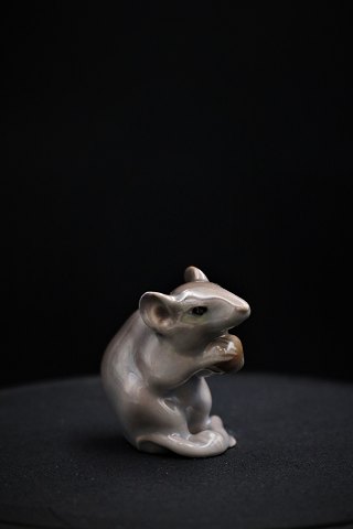 Rare Royal Copenhagen porcelain figure of small gray mouse with nut.
Height: 4,5cm. RC#344. 1.sort. 1894-1928.