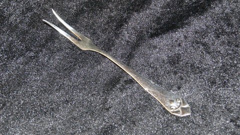 Cold cuts fork #French Lily Silver stain
Produced by O.V. Mogensen.
Length 14.3 cm approx