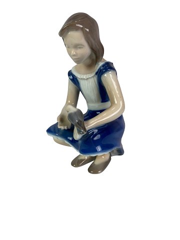 Bing og Grøndahl porcelænsfigur, Pige med due, nr.: 2340.
Flot stand
