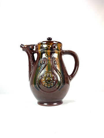 Ceramic jug with brown glaze decorated with pattern in the style of Art Nouveau 
from around the 1940s. 
5000m2 showroom.
Great condition
