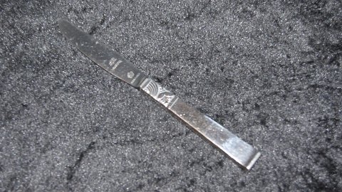 Breakfast knife #Funkis no. 7 silver stain
Produced at Dansk Forsølvnings Anstalt.
Length 19 cm