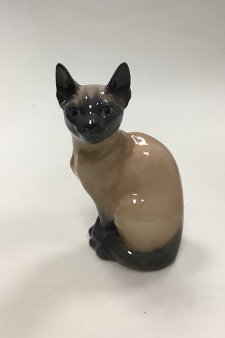 Royal Copenhagen figurine of Siamese Cat No 3281