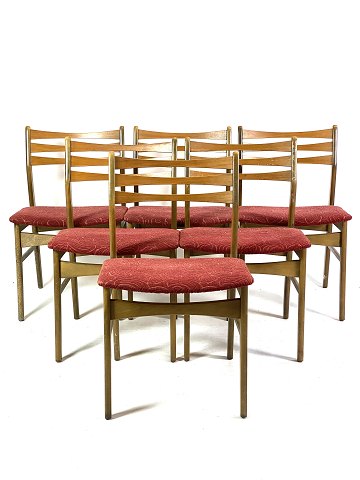Six dining room chairs in dark polished wood and upholstered with red fabric, of 
Danish design from the 1960s. 
5000m2 showroom.
Great condition

