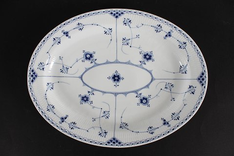 Royal Copenhagen
Blue Fluted Half Lace
Large serving dish
629