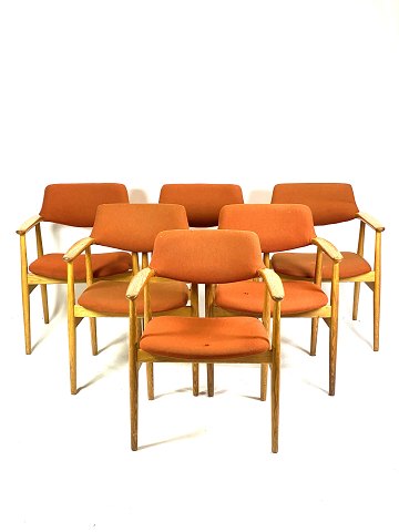 Six armchairs in oak and upholstered with orange wool fabric designed by Erik 
Kirkegaard from the 1960s. 
5000m2 showroom.
Great condition
