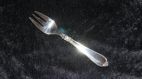 Cake fork #Hertha Sølvplet
Produced by Cohr.
Length 14.5 cm