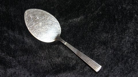 cake spatula #Helene Sølvplet
Produced by Fredericia silver.
Length 17.2 cm
SOLD