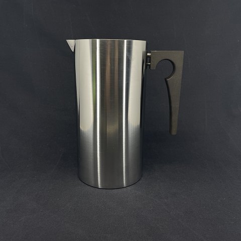 Large Stelton Cylinda-Line pitcher with ice-lip
