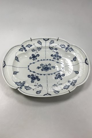 Meissen Large Plain Dish with bue decoration