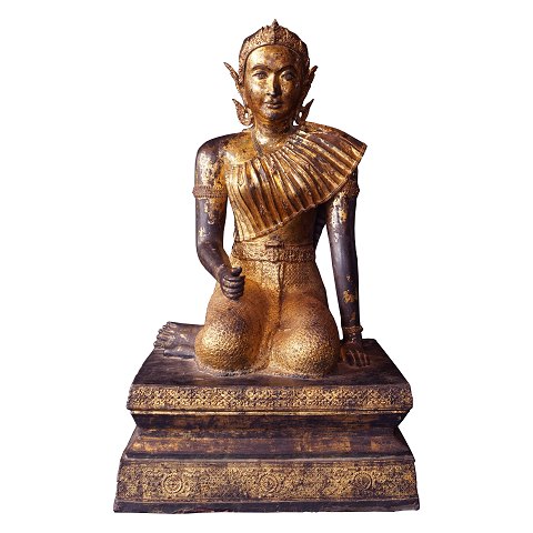 Sjælden stor forgyldt bronzefigur forestillende 
Mae Phosop (Mae Khwan Khao), risgudinde, Thailand. 
Bangkok første halvdel af 1800-tallet, 
rattanakosin. H: 106cm. B: 62cm. D: 65cm