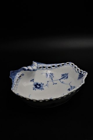 Royal Copenhagen Full lace clam bowl.
RC#1/1074. 3.sort. Staff sales. 
Year 1960. H:6cm. 17x19cm.