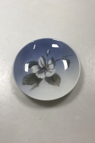 Royal Copenhagen Art Nouveau Small plate with Flower No 53/2800