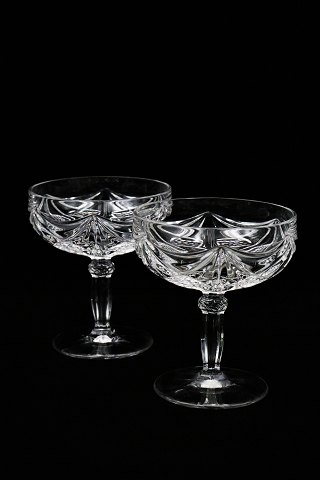 Nice old champagne bowl in pressed crystal glass with nice decoration. 
(5 pcs available)