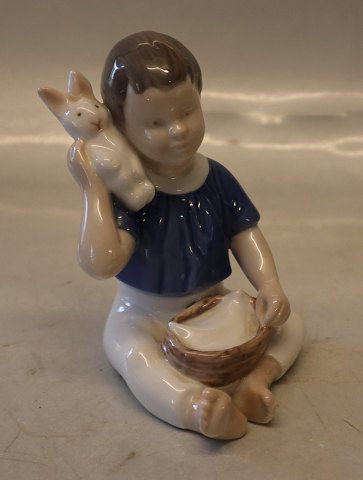 B&G 2319 Child with rabbit 15 cm B&G Porcelain