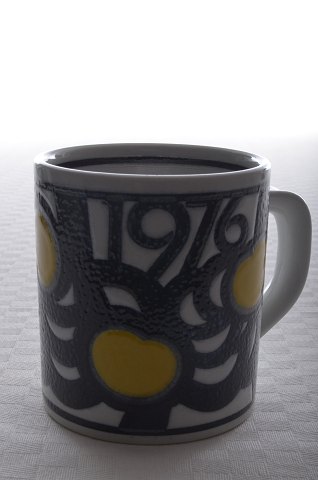 Royal Copenhagen Small Annual mug 1976