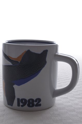 Royal Copenhagen Small Annual mug 1982