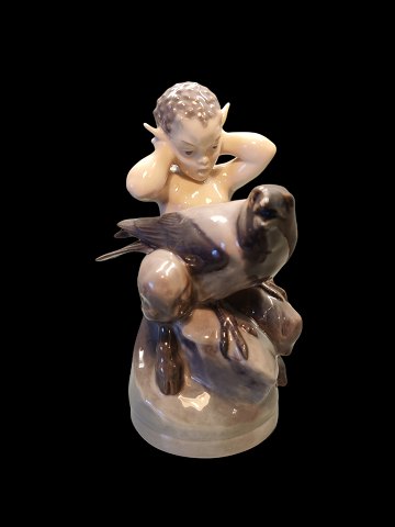 Royal Copenhagen Figur af Faun med med en krage No 2113